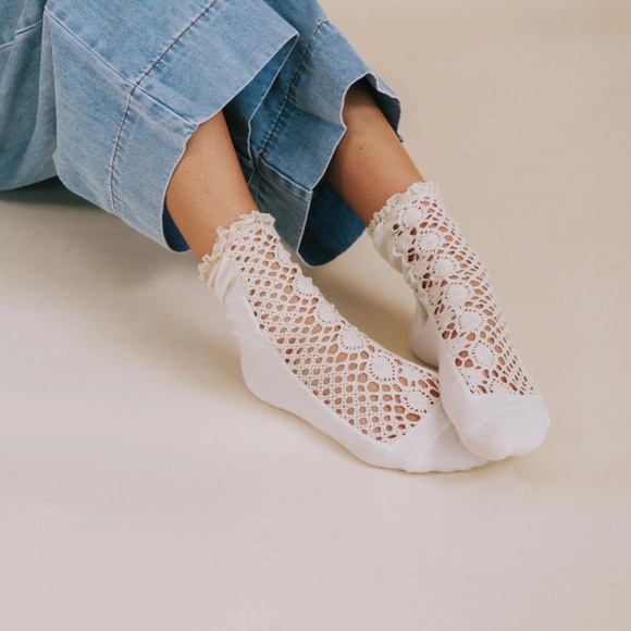 FREE PEOPLE NWT Rubies Crochet Lace Crew Socks Ivory Cotton One Size - Picture 3 of 8